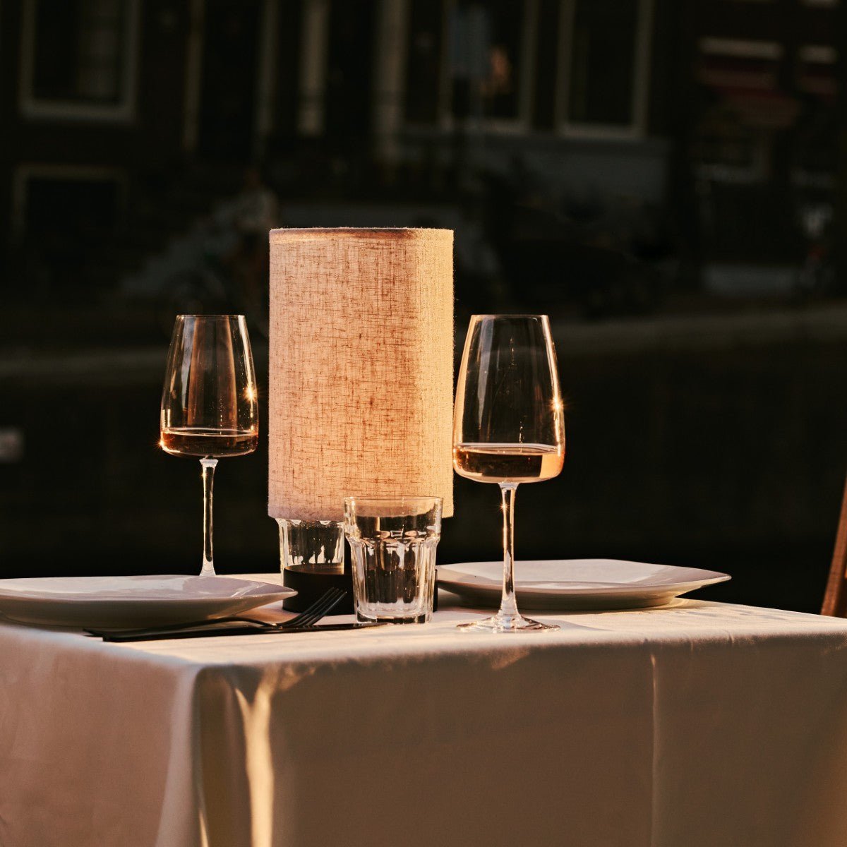 Tavellio-Amsterdam - Ben donkerbruine houten tafellamp - Oplaadbaar en dimbaar