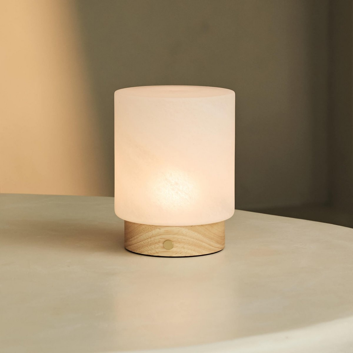 Tavellio-Amsterdam - Pien lichtbruine houten tafellamp - oplaadbaar, dimbaar en tot 100 uur batterij