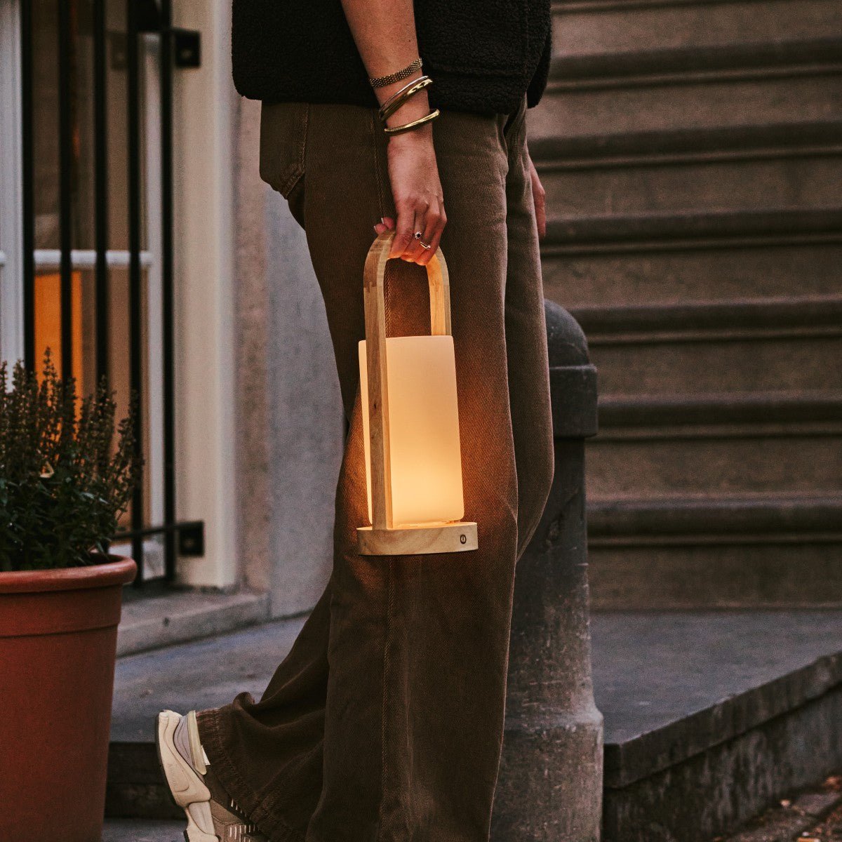 Tavellio-Amsterdam - Evie Lichtbruine Oplaadbare Houten Tafellamp – Dimbaar & Snoerloos